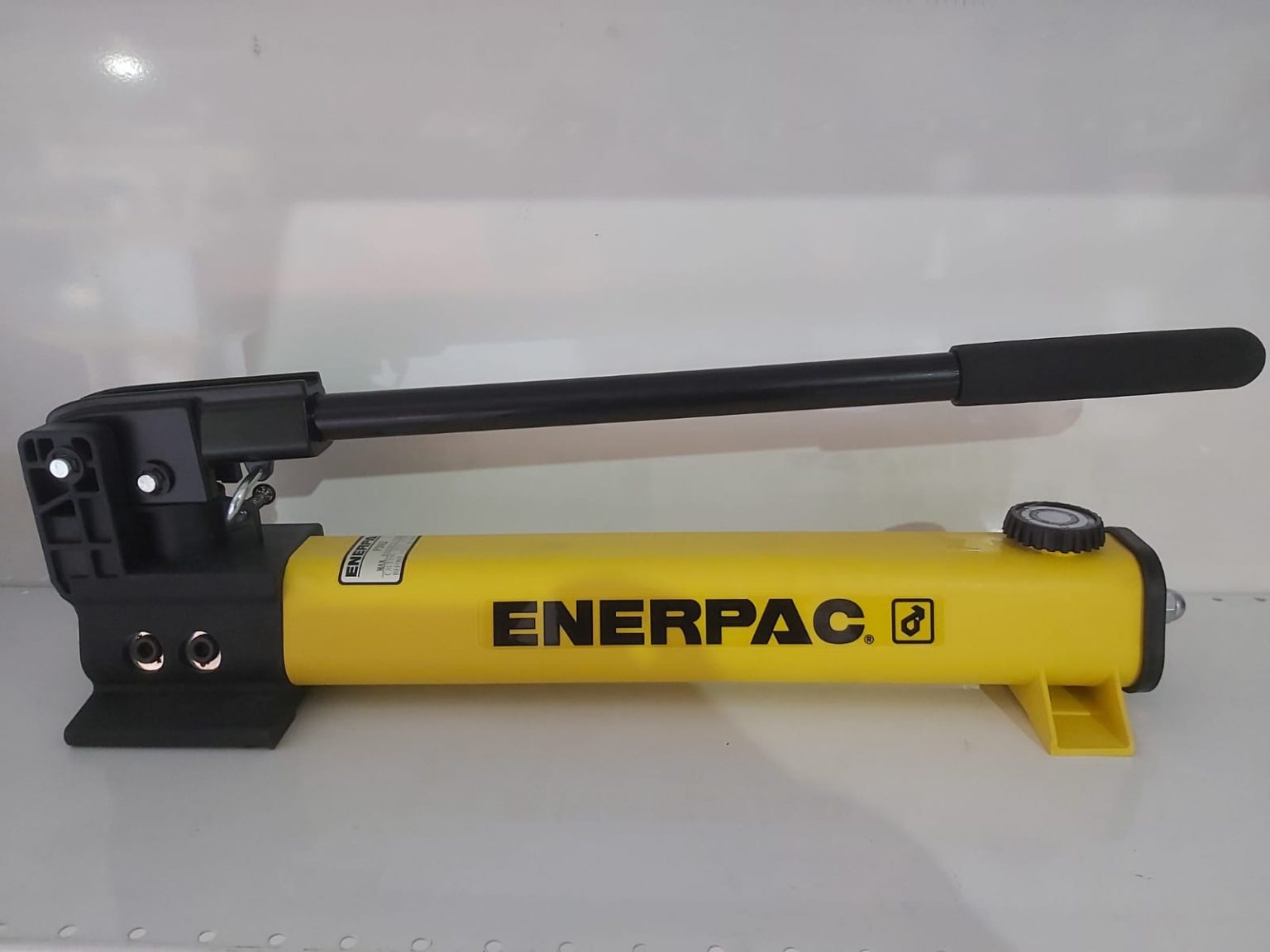 Enerpac Hand pump P392 World Gate General Trading